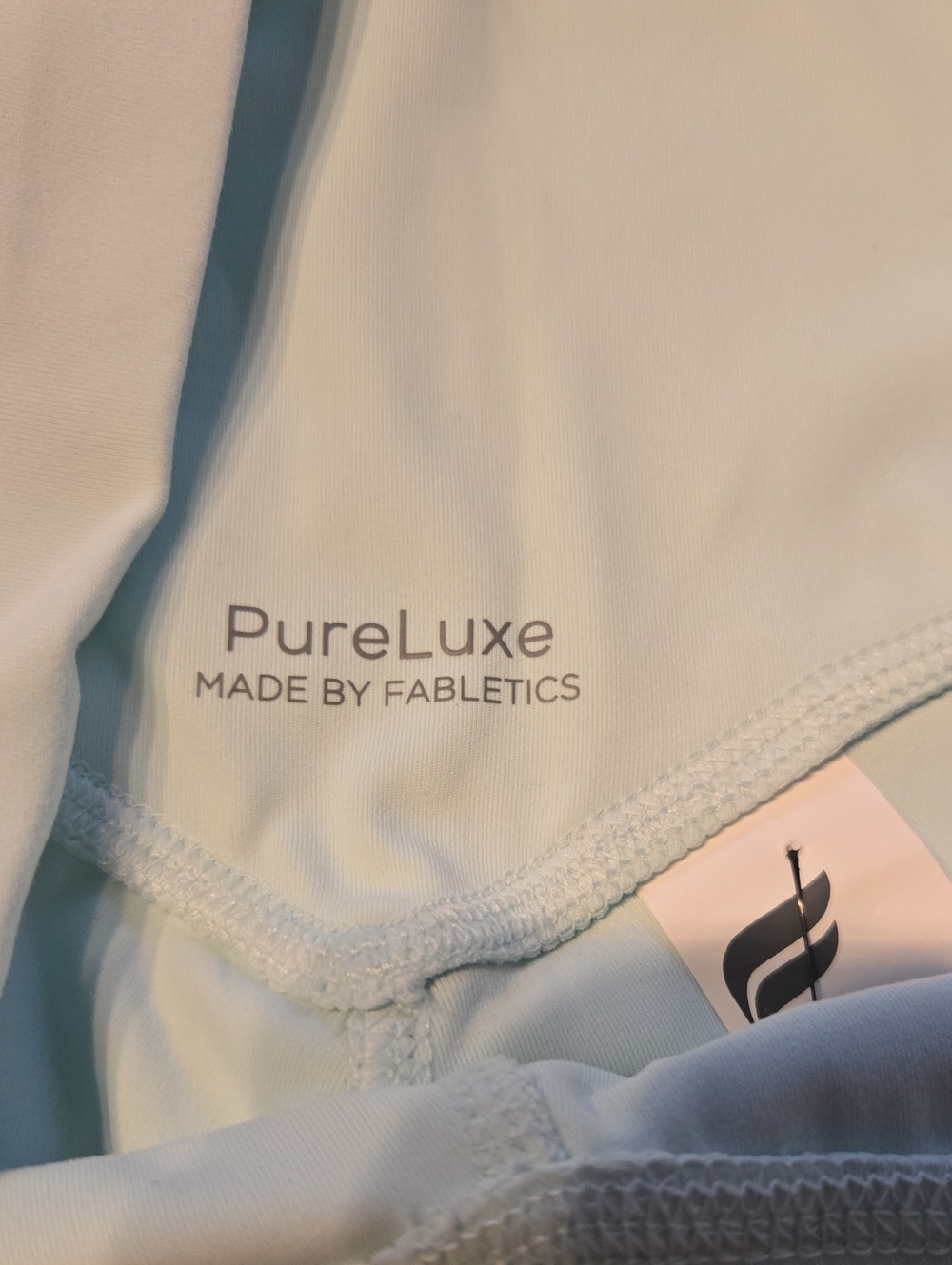 New Fabletics Short - Picture 2 of 3